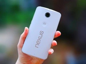 google-nexus6-back-inhand